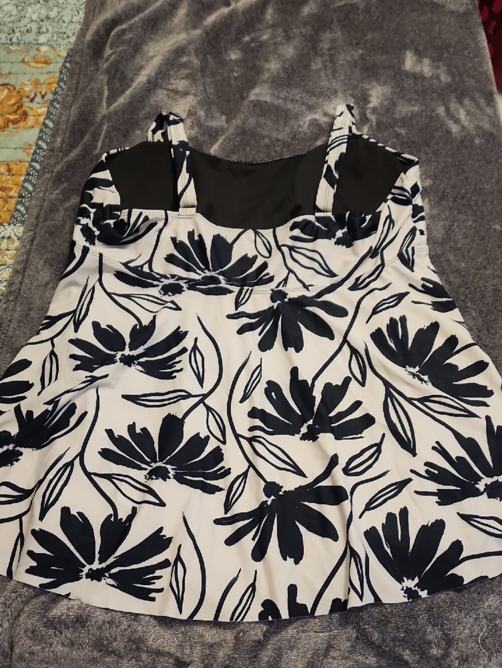 SHEIN Black and White Floral Tankiki Swim Top - Picture 3 of 3